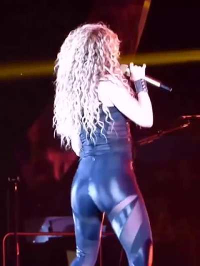 Imagine standing behind Shakira, with your cock in her. while she does that