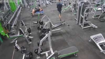 Man "accidentally" drops 20kg/44lbs on his face