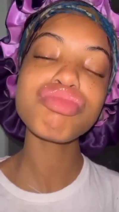 Giving my whole catalog away. $25 LipContent Only 🩵 HMU 100vids.