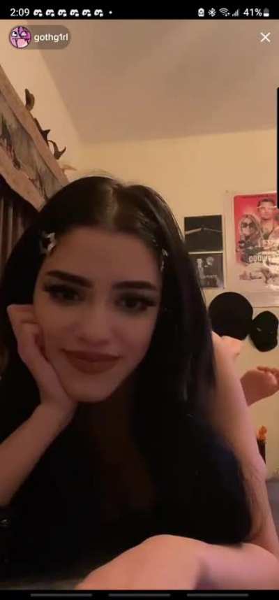 gothg1rl she's live RN
