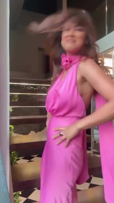 Nia Sharma 