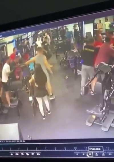 Situation gets wild in a gym as two people accidentally collide