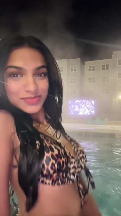 Hot tub shorty😮&zwj;💨
