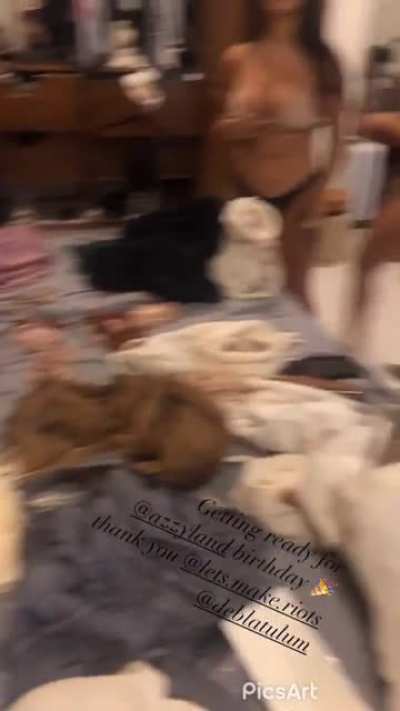 👀