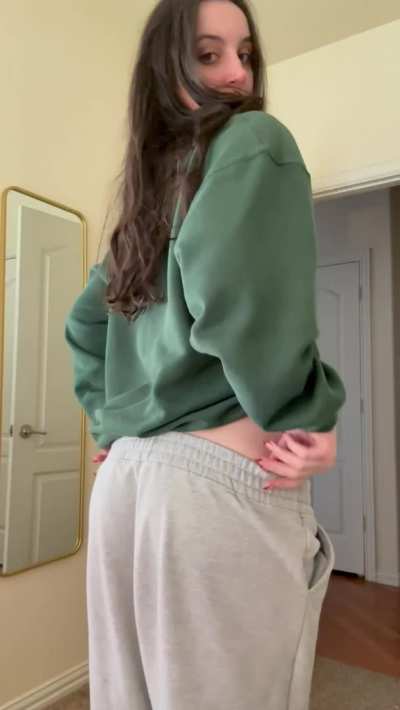 [GIF] showing off in my pjs