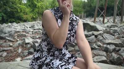 hold my legs while I smoke and look into your eyes ^_^