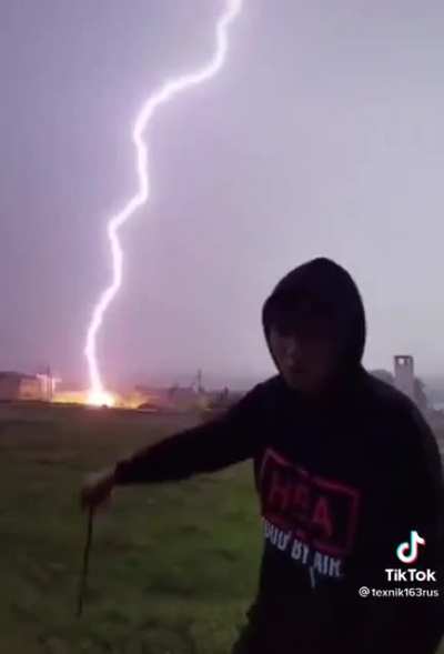 ⚡