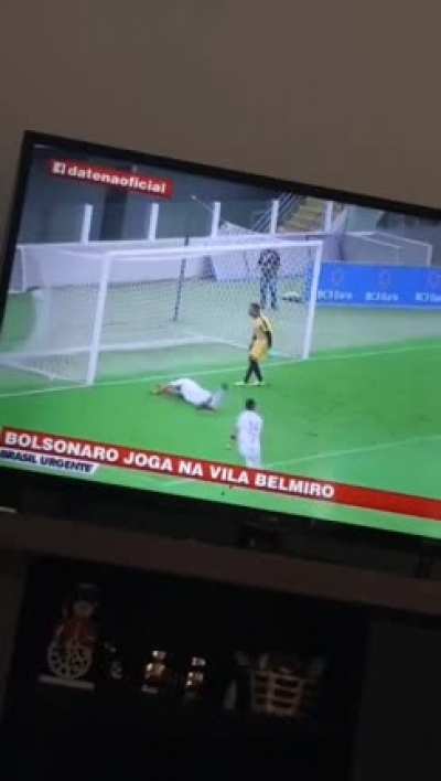 Caiu na vila, o Mito fuzila