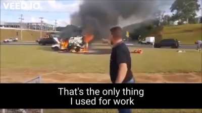Bolsonaro supporter burns his own car in a protest against Lula