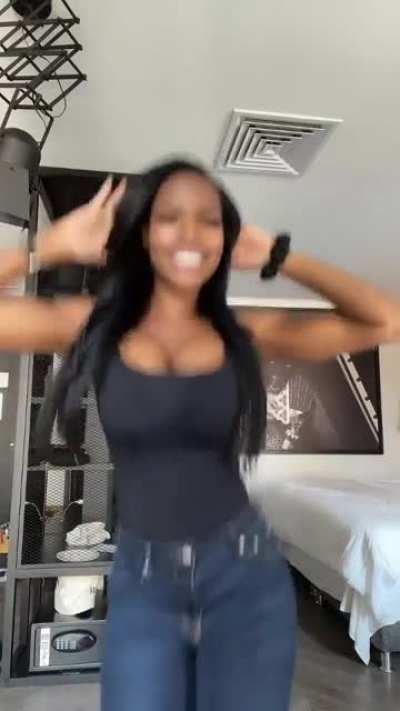 Big boobs bouncing