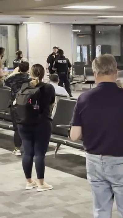 Guy at Dallas airport gets tazzed.