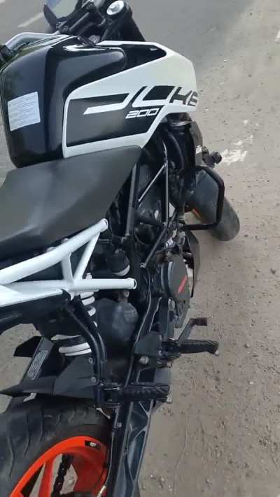Need help with my Duke 200 BS6 engine sound &mdash; not coming from exhaust