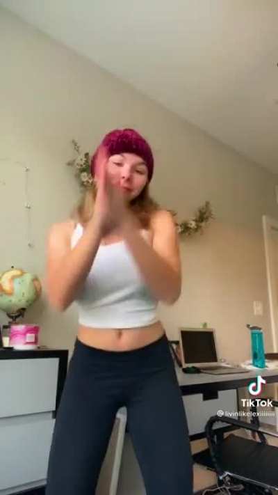 Cute girl nextdoor vibe