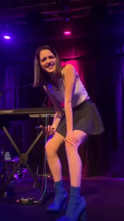 This girl is so cute!