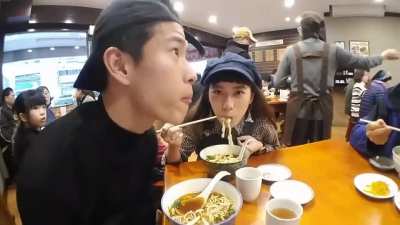 Taiwanese man wants to fight a streamer because he was speaking English