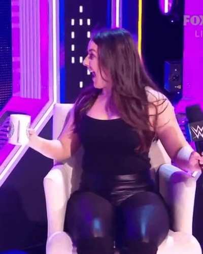 Nikki's thighs 😍