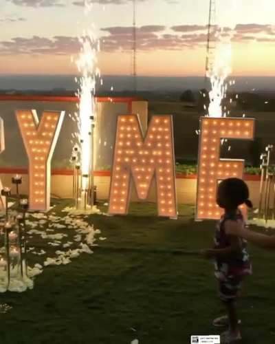 😪We&rsquo;re never getting the only fans now. Old head proposed on top of a building with views and shit 😪