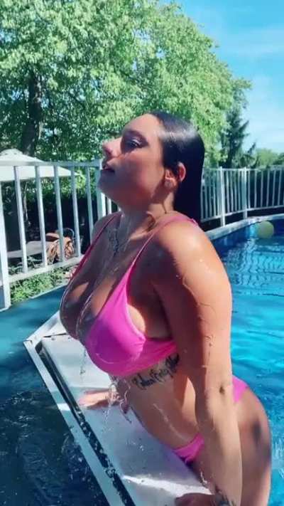 Bikini babe