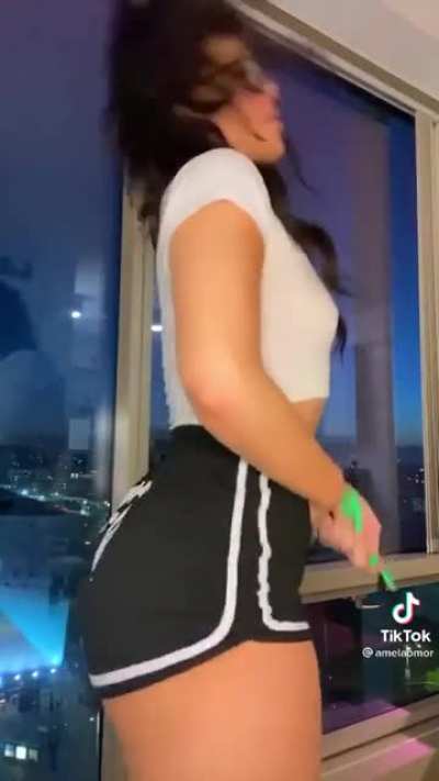 Love watching PAWGs jiggle