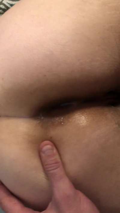 Mommy&rsquo;s ass is leaking cum!