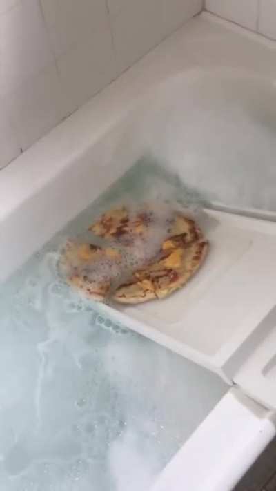 WCGW if I eat pizza in the bath?