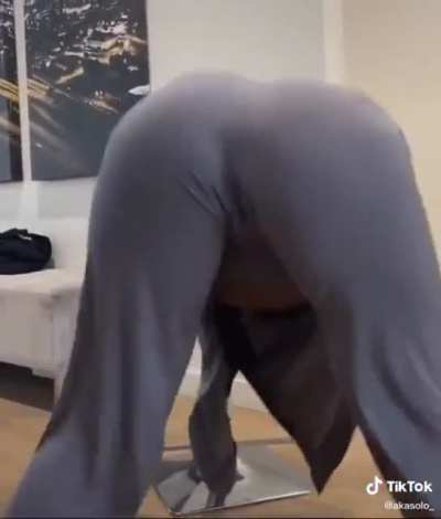 Twerksum pussyprint.