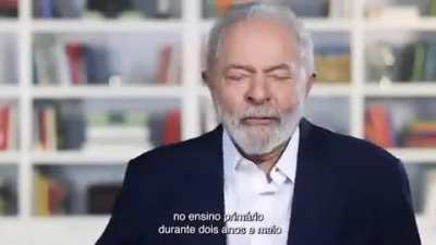 Uma escolha muito dif&Atilde;&shy;cil: "Ser professor &Atilde;&copy; uma arte", o outro, "professor &Atilde;&copy; pior que traficante"