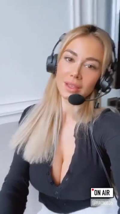 😳