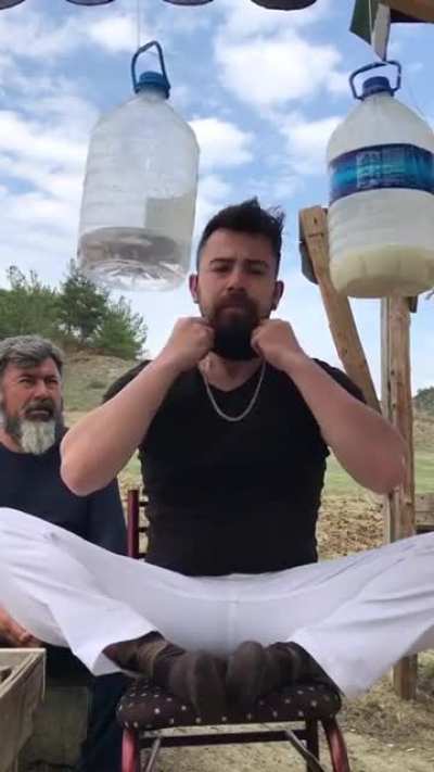 Başka bi &uuml;lkeden &ccedil;ıksa şaşırırdım aq