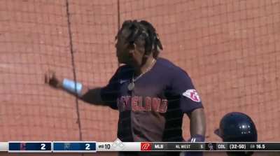 [Highlight] Jose Ramirez steals home against Chapman with two outs in the 10th to take the lead