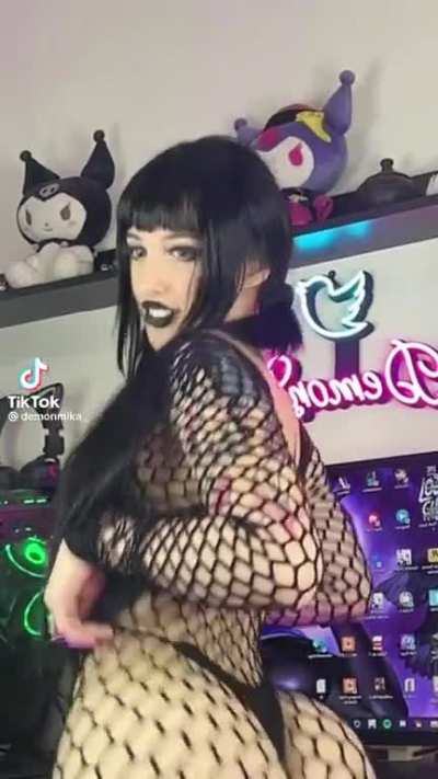 Jiggly Goth!