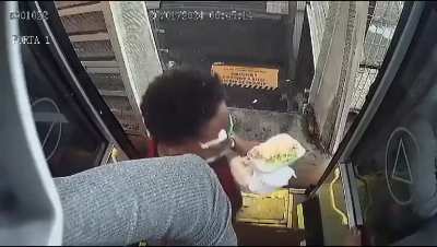 Uma das cenas que faz o transporte p&uacute;blico do rio ser t&atilde;o estressante