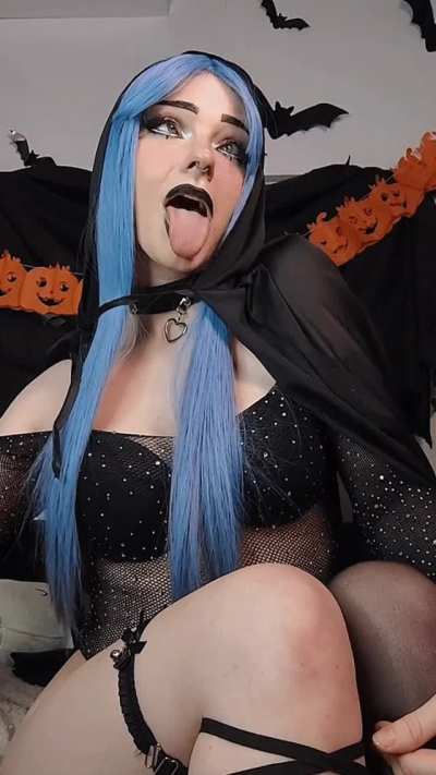 What&rsquo;s the craziest thing u did on Halloween night when horny? 