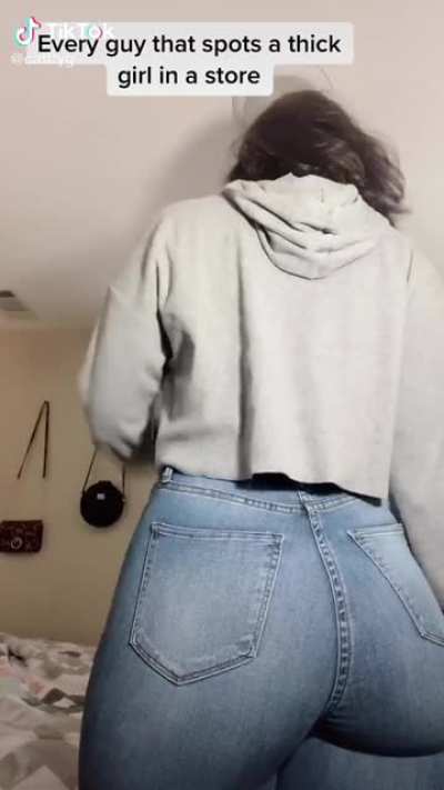 PAWG fittin' them jeans just right