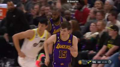 [Highlight] Lebron-AD 2 Man game for 3 straight plays leads to 7 points