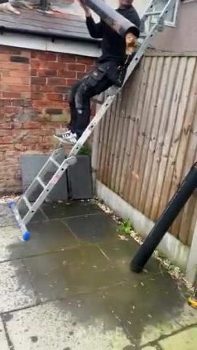 [NSFW] Let's shake this sewage pipe around