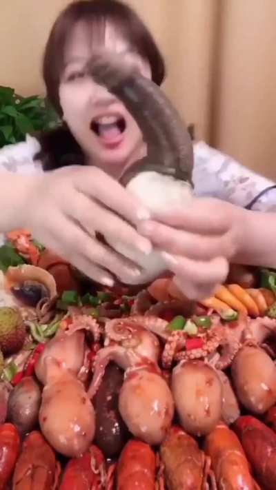 What the fuck she just eat