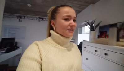 Eventuell weil du im letzten Vlog &bdquo;zu viel&ldquo; gezeigt hast und das jetzt vermeiden willst. Quelle YouTube: &bdquo;Wohnungsupdate + Geschenke einpacken..&ldquo;