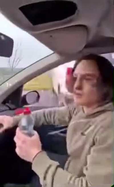 😧