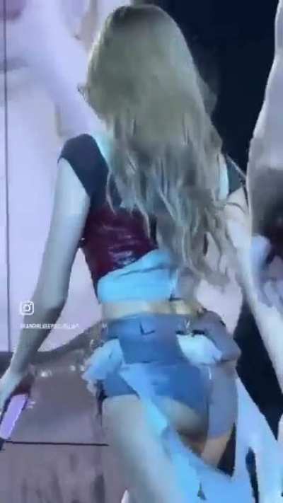 Lisa-blackpink
