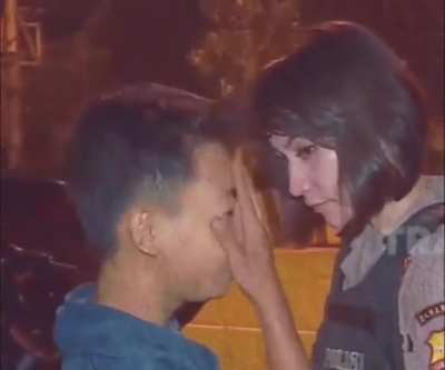 Policial e-girl