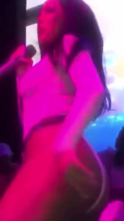 She eat that lunch🍑