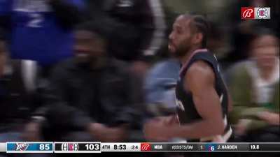 [Highlight] Kawhi Leonard finesses with an absolutely filthy fadeaway.
