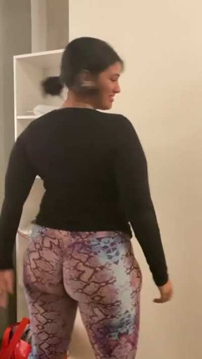 Amazing Ass, Beautiful Woman