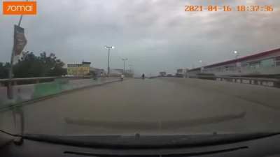 Idiot on bike... wait for it.