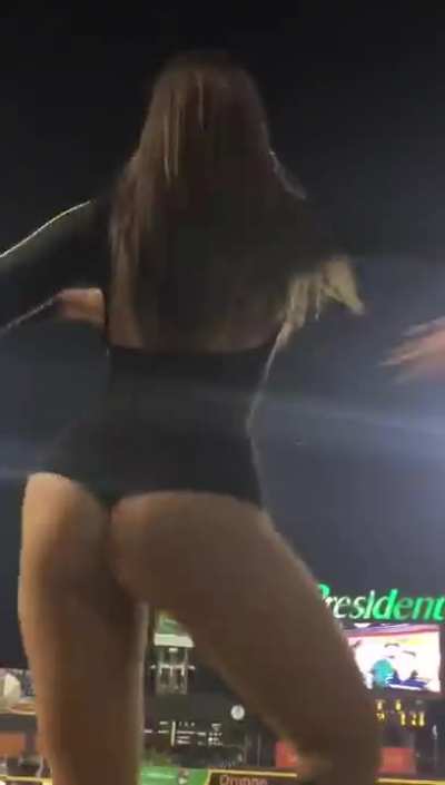 Gotta love cheerleaders...