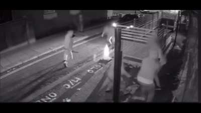London, England; American tourists attacked with a taser &amp;amp; knives when a gang spotted a Rolex on one of them