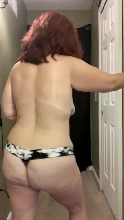 Cum On Ellie's Tits