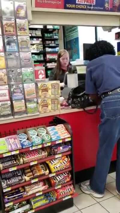 Woman throws coffee in cashier&rsquo;s face because &ldquo;she didn&rsquo;t hand her change correctly&rdquo;