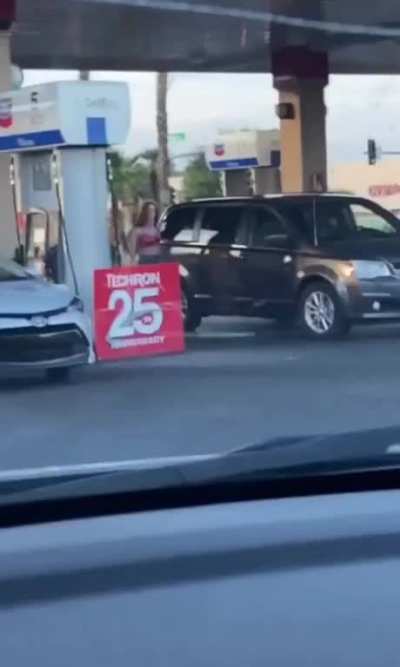 "В её глазах читаю я вопрос: - Хуясе?!"